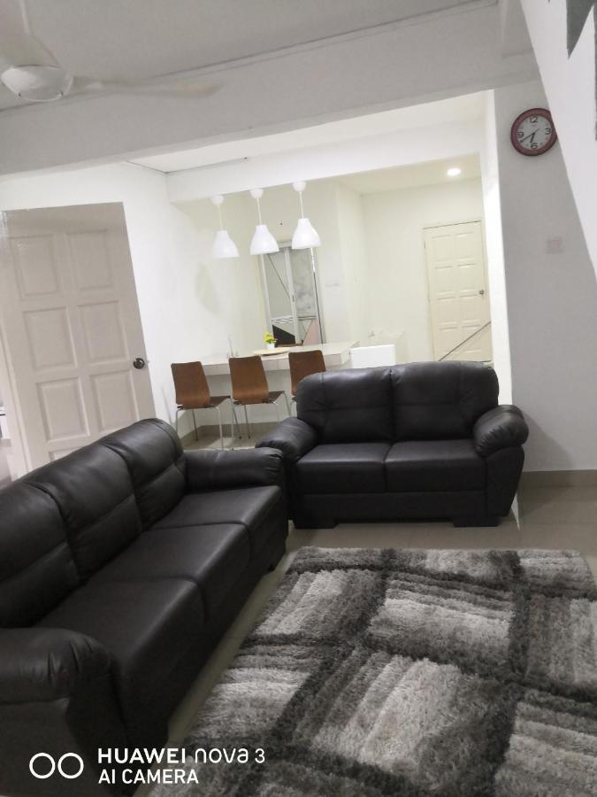 Abah 2 Room Homestay Pasir Gudang Luaran gambar